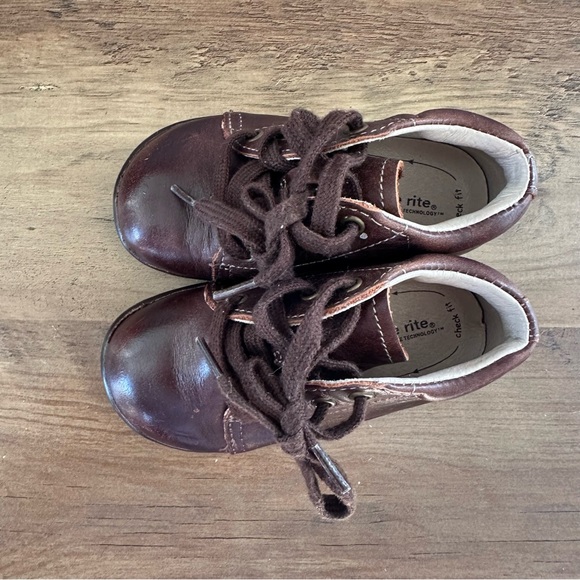 Stride Rite Brown leather boots for Everyday Comfort - Picture 4 of 7